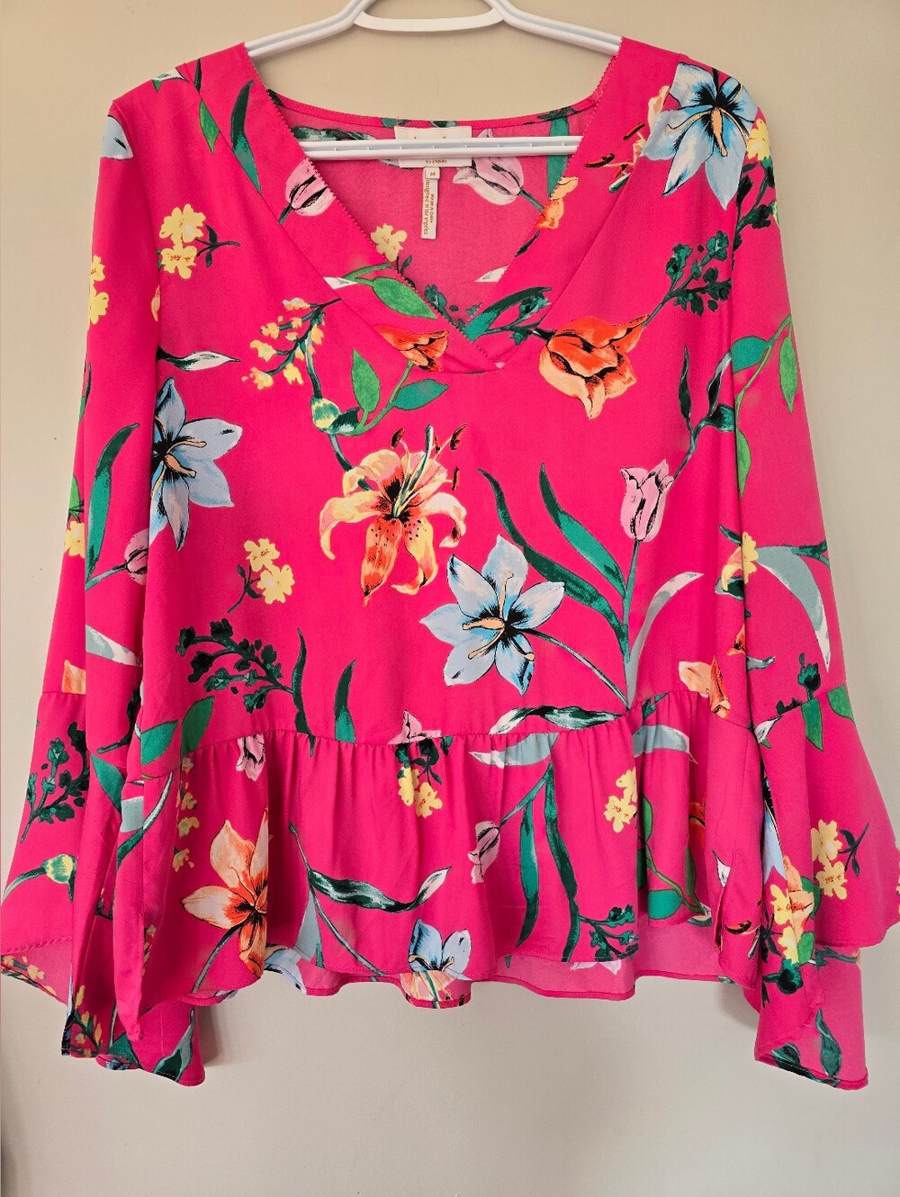 Laundry By Shelli Segal Pink Floral V-Neck Peplum Blouse. Tulip Sleeve. Medium